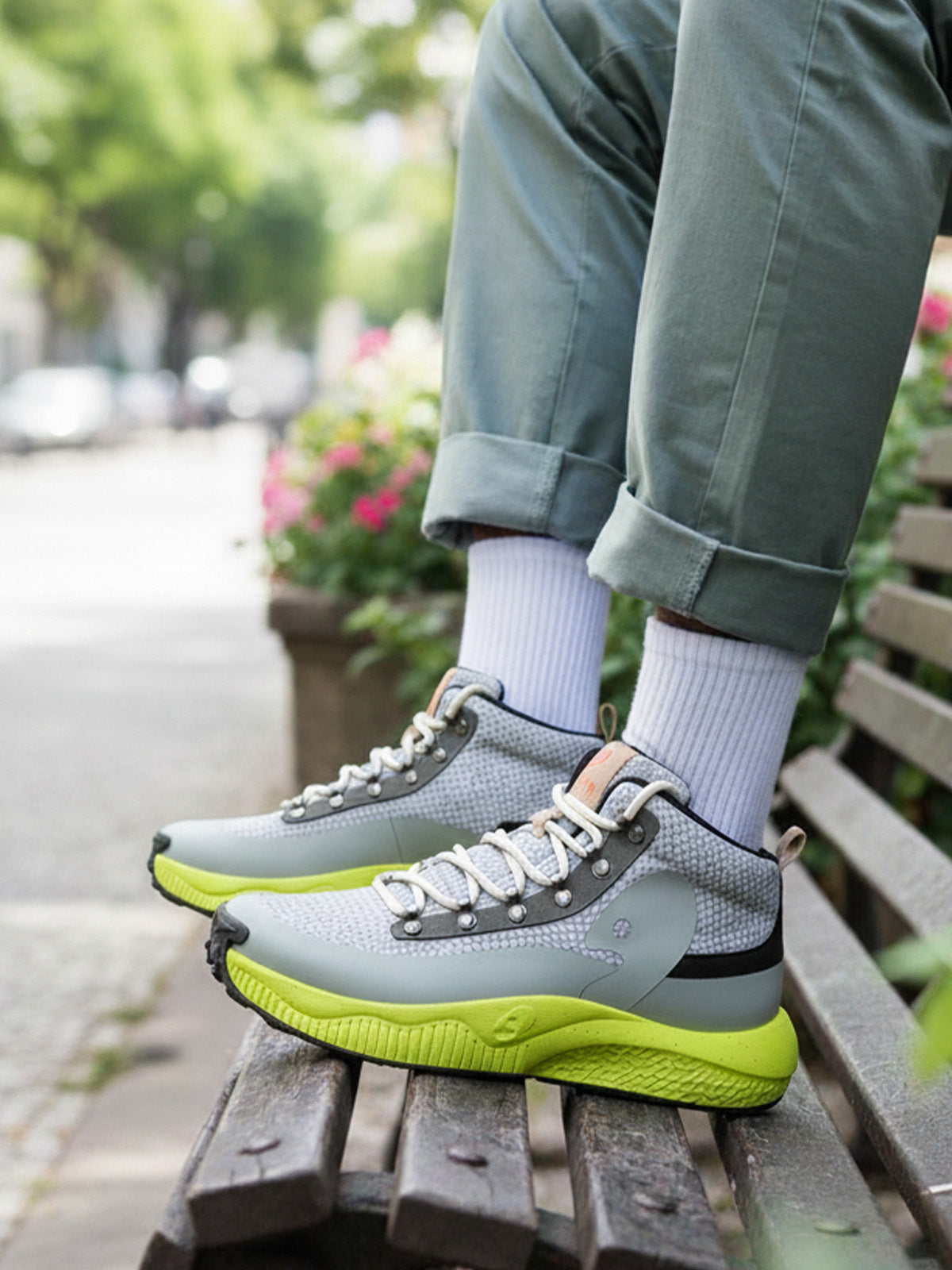 Limestone Yellow-Green Men