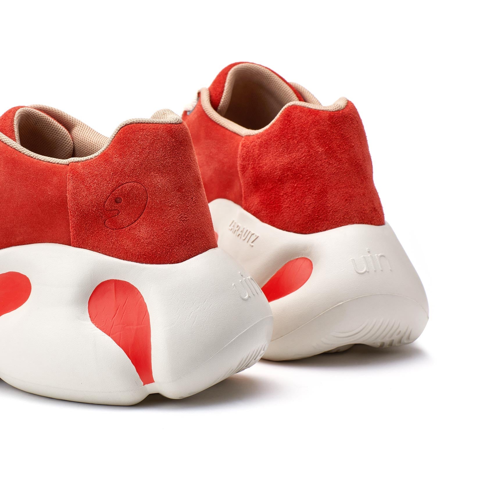 الحارس الأحمر زاراوتز الرابع النساء