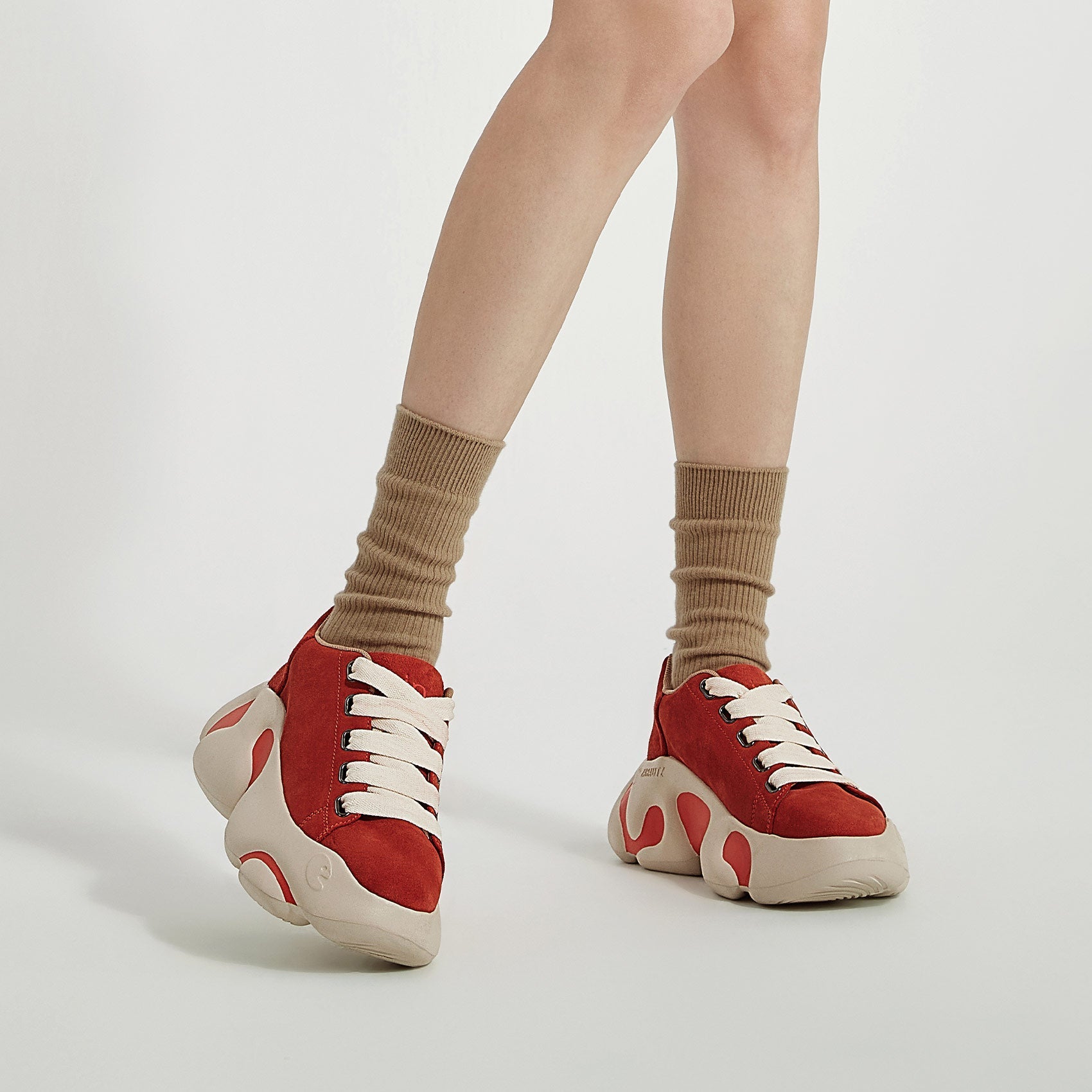 الحارس الأحمر زاراوتز الرابع النساء