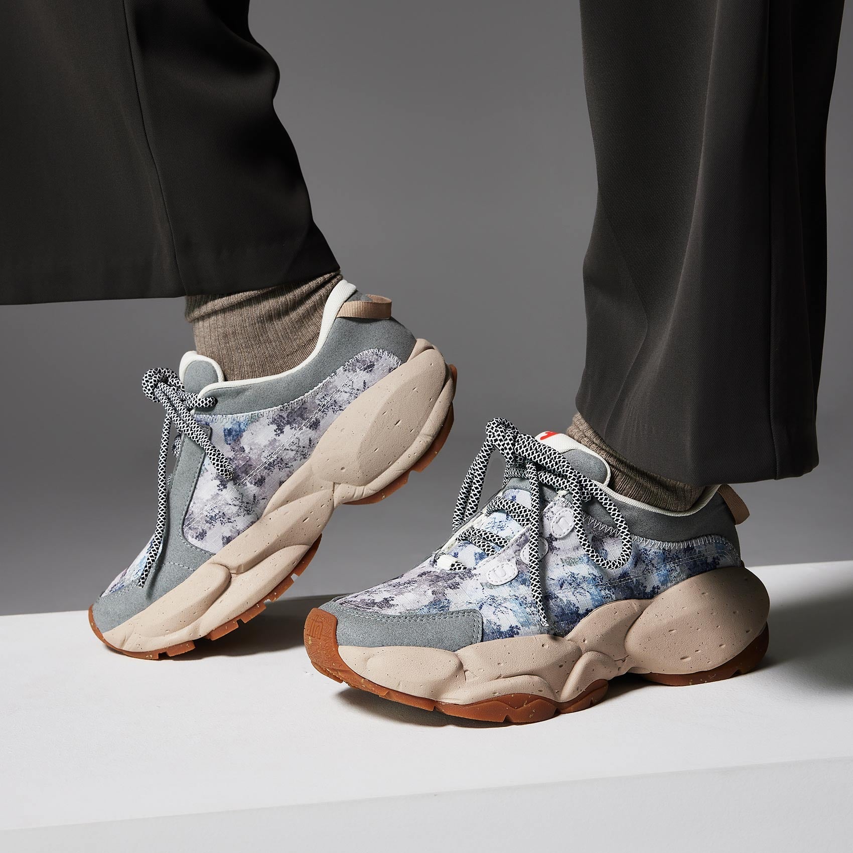 Lost in the Blue Sky Dreamland I Women