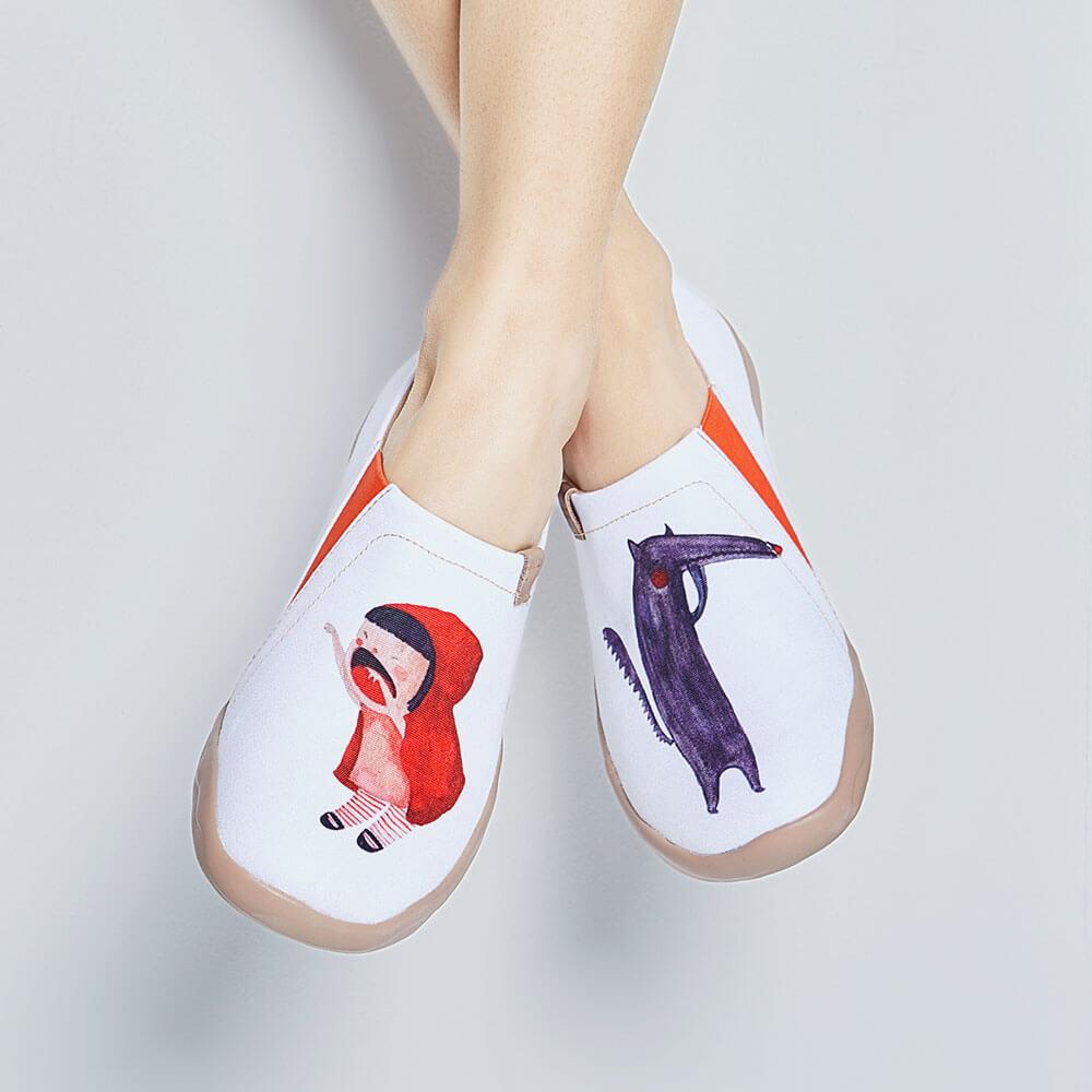UIN Footwear Women Little Red Canvas loafers